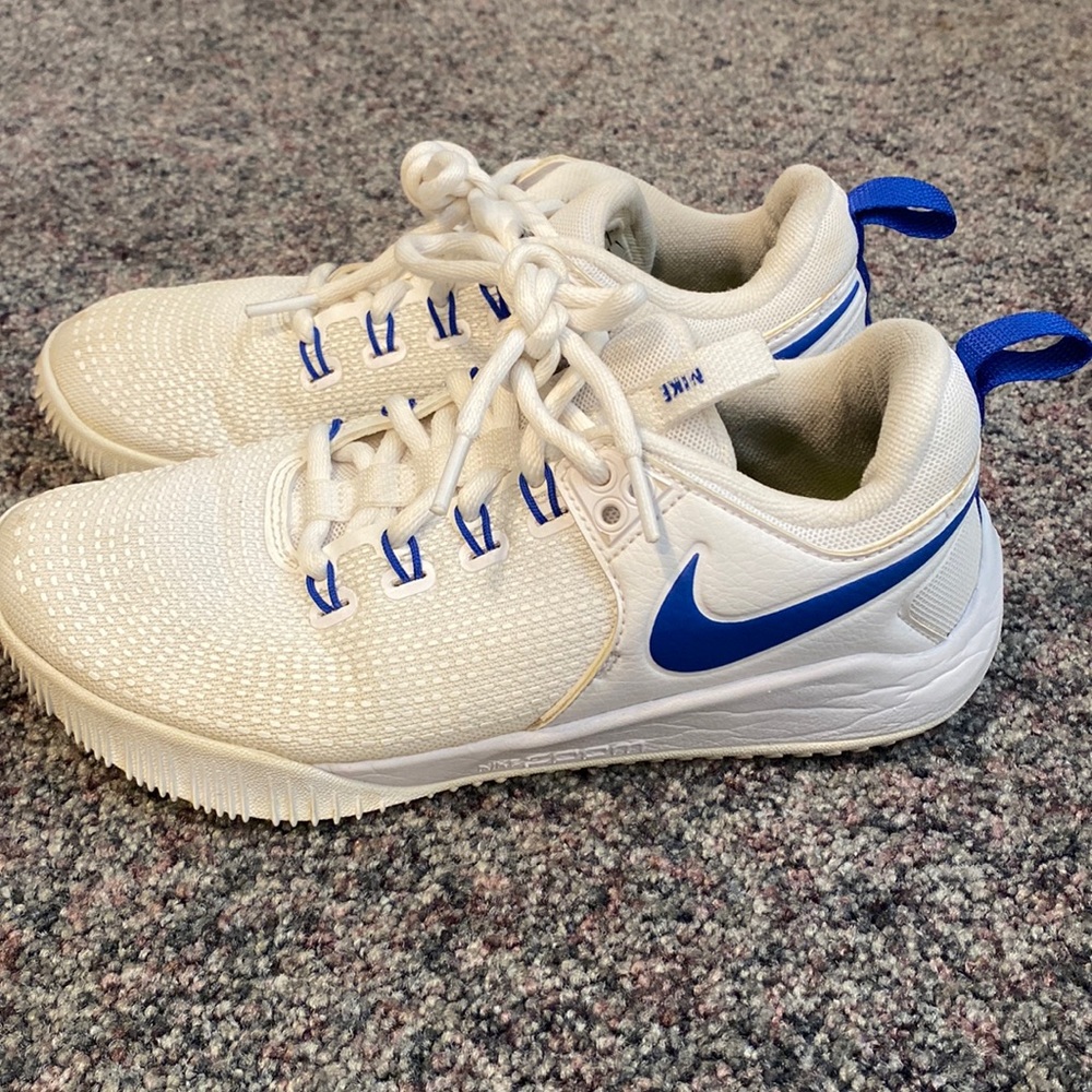 Nike volleyball shoes size 6